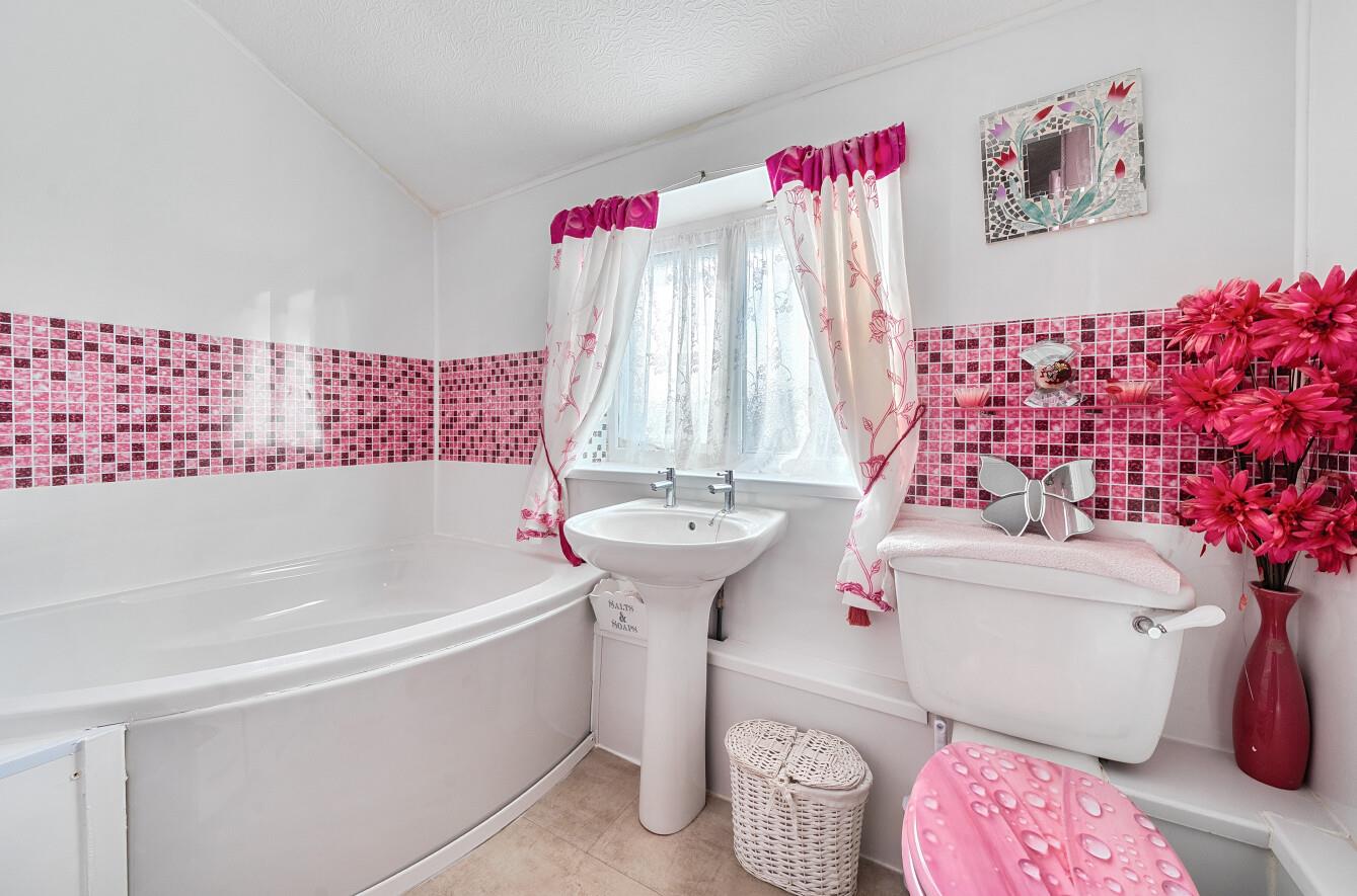 Vera Road, Clydach, Swansea, SA6 5QE